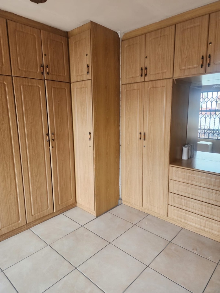 6 Bedroom Property for Sale in Manzil Park North West